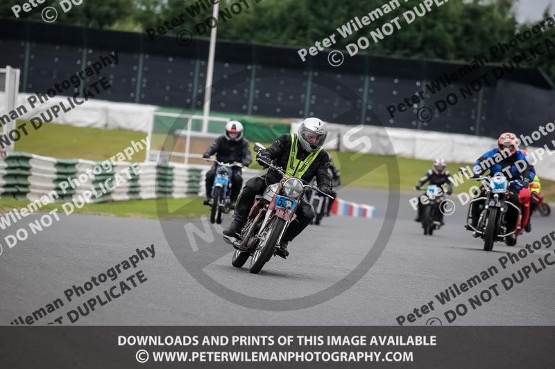 Vintage motorcycle club;eventdigitalimages;mallory park;mallory park trackday photographs;no limits trackdays;peter wileman photography;trackday digital images;trackday photos;vmcc festival 1000 bikes photographs